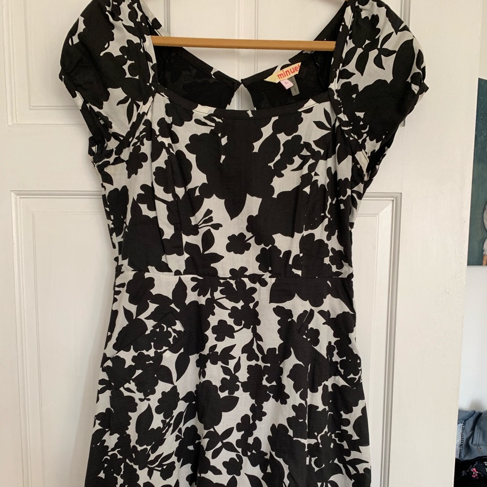 Pockets!Modcloth Black&white openback floral dress